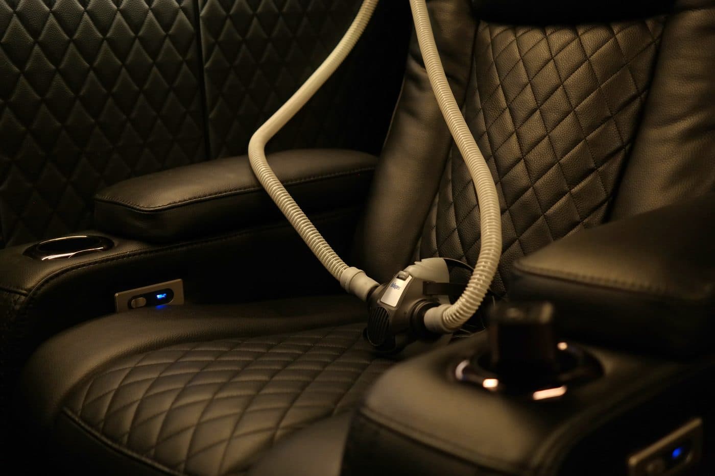 The chamber seat with the oxygen mask